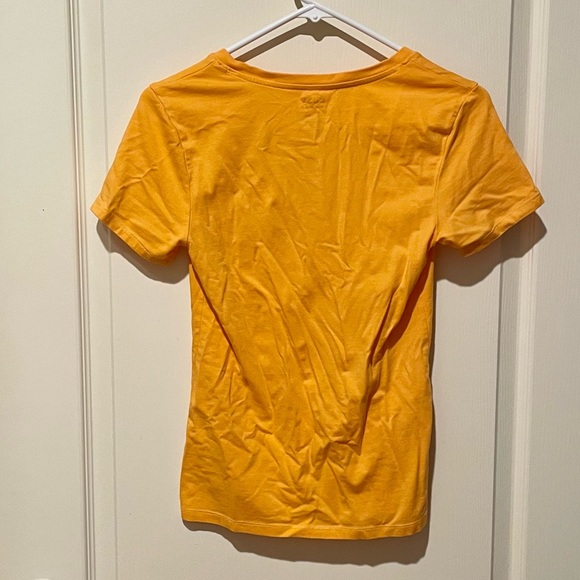 Easy Standard Short Sleeve V Neck Size Small Coral (Yellow) EUC - Picture 2 of 4